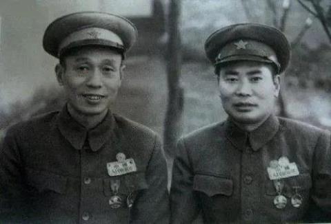 1950年10月19日，中国人民志愿军在司令员兼政治委员率领下
